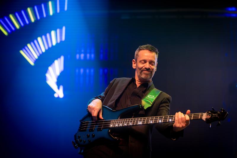 Synfinity 90s dance band